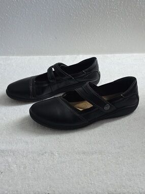 Clarks Carleigh Black Leather Mary jane Velcro Flats Ladies 11 In guc Cute